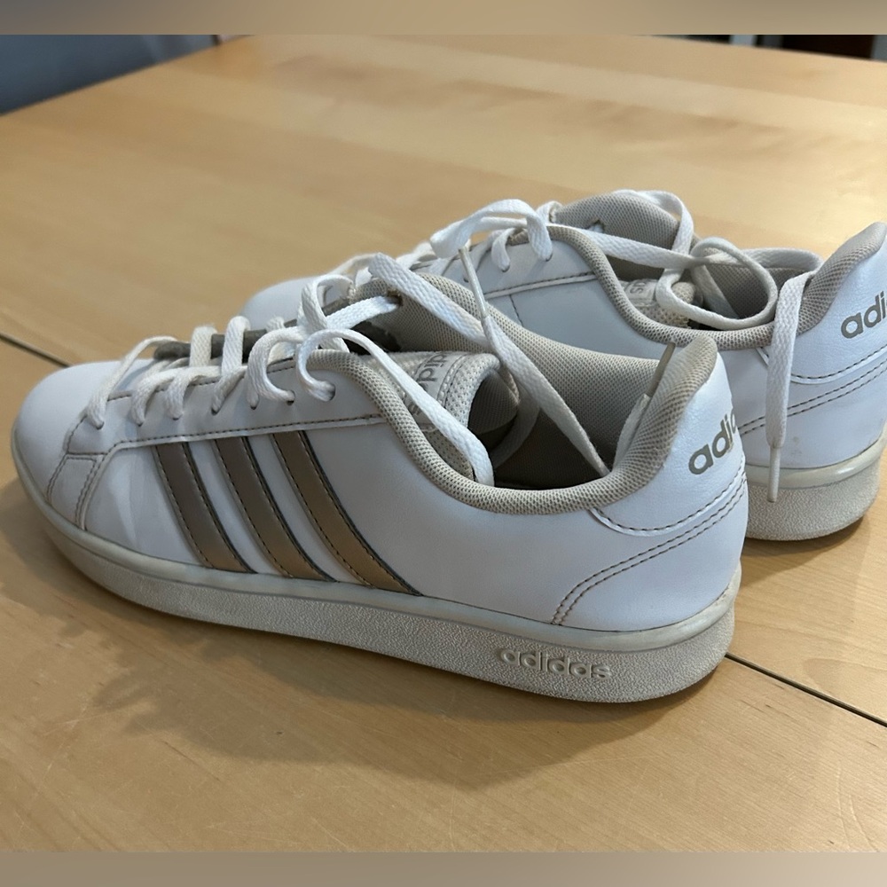 Adidas women’s athletic shoe size 8.5
